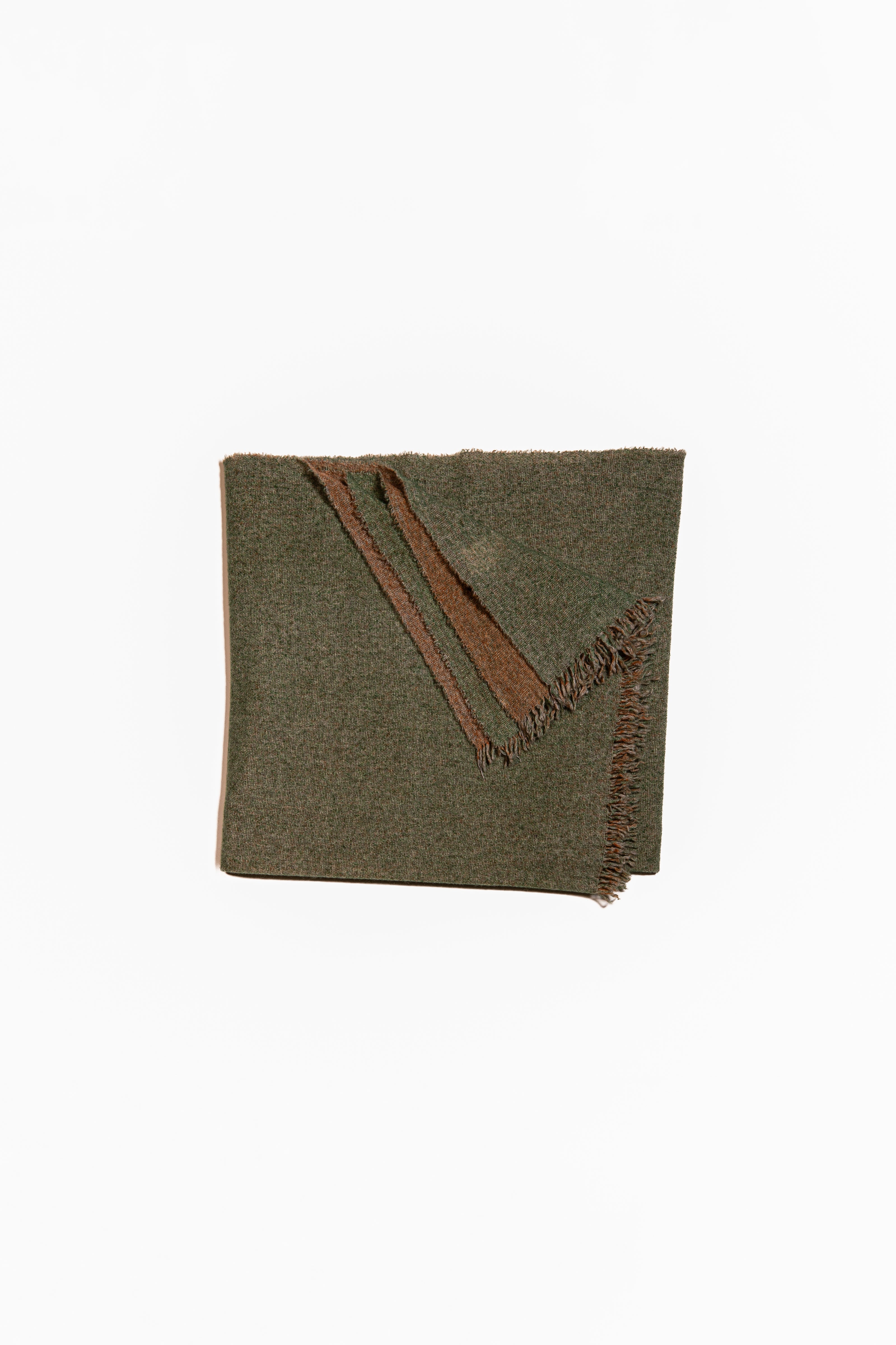 Two-tone spray scarf