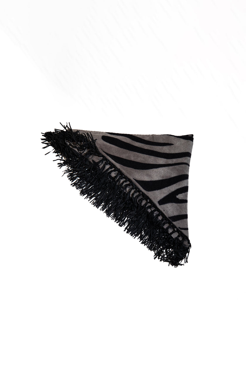 Scialle handmade con frange in camoscio