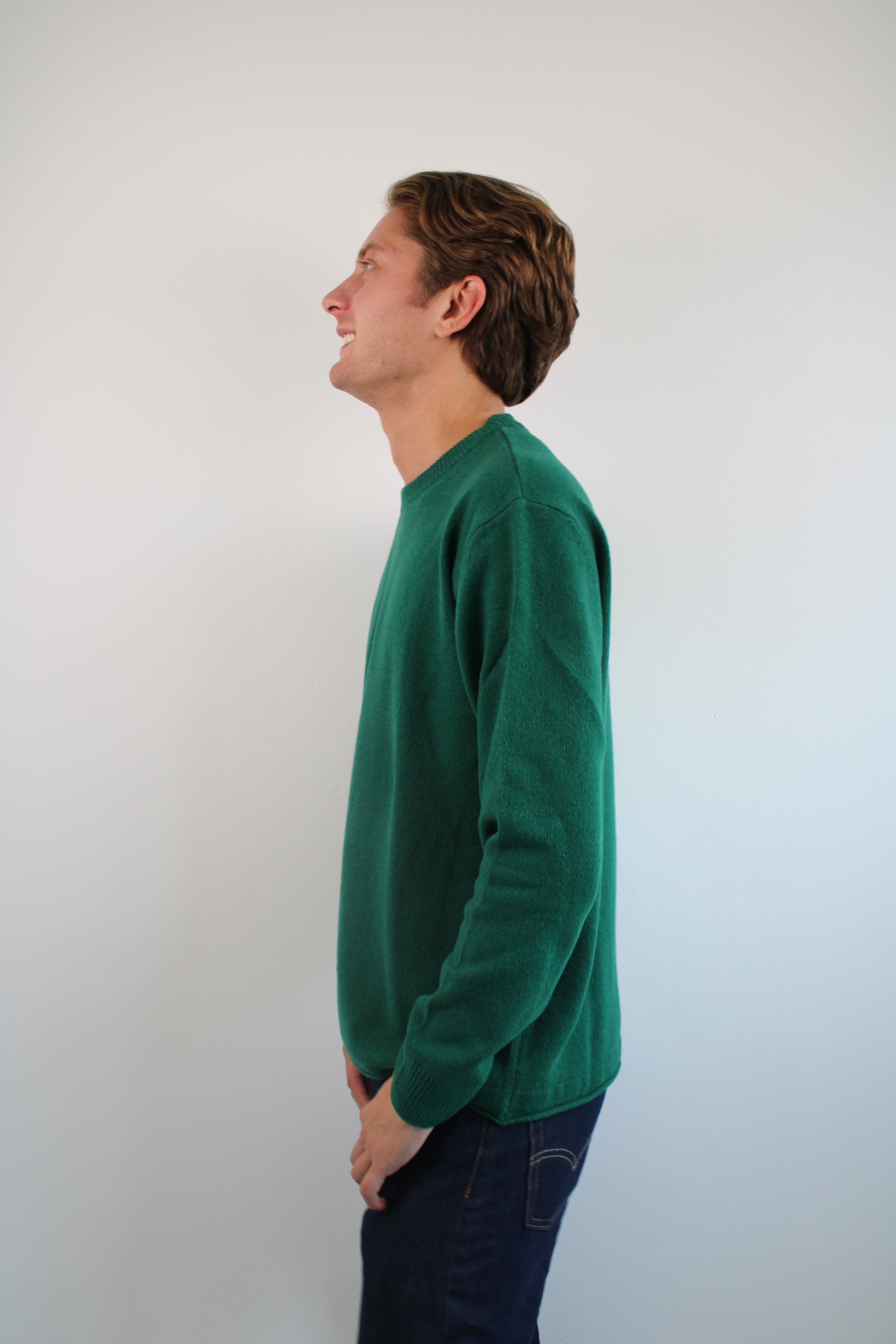 Crew neck cashmere sweater with raw hem
