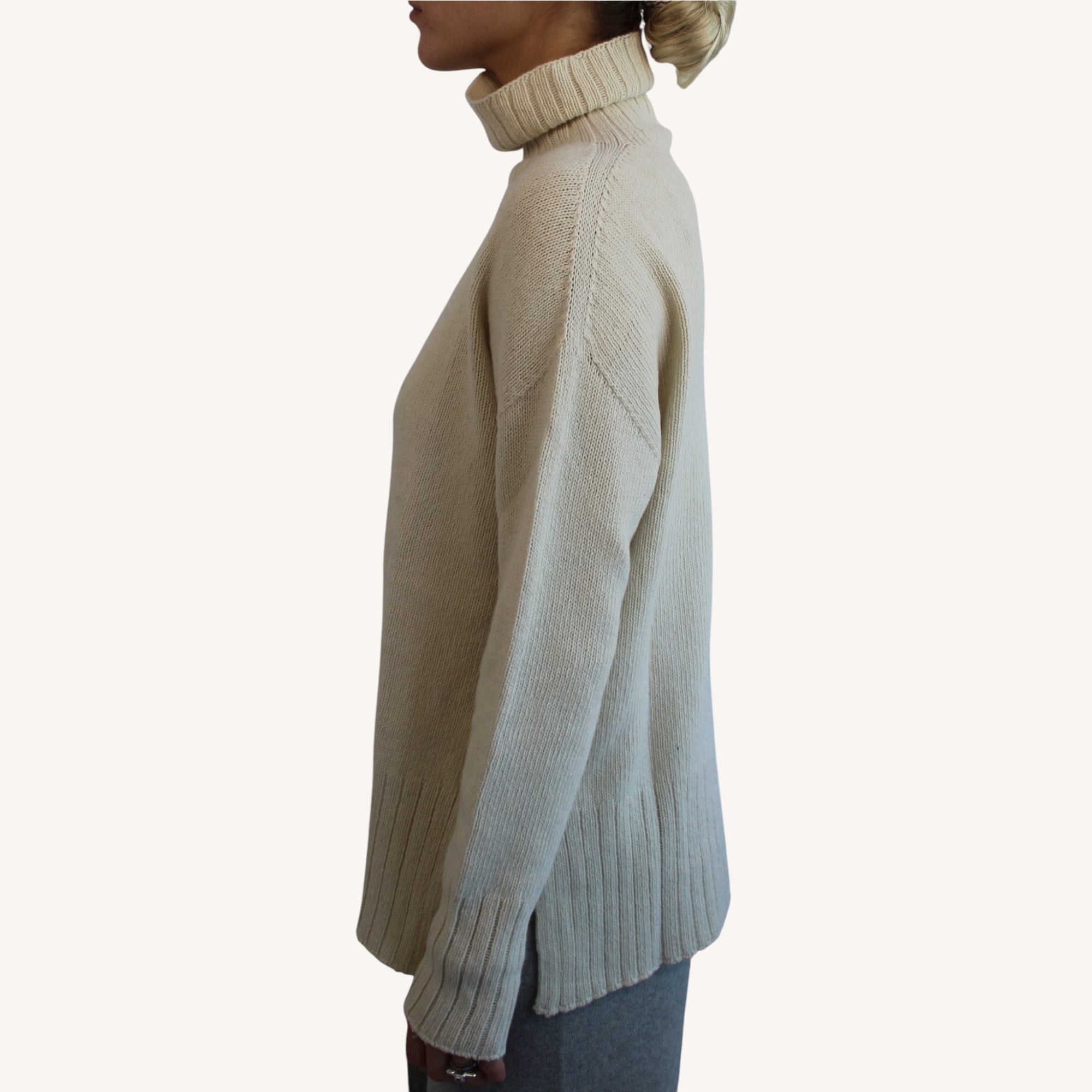 Cashmere turtleneck sweater with side slits
