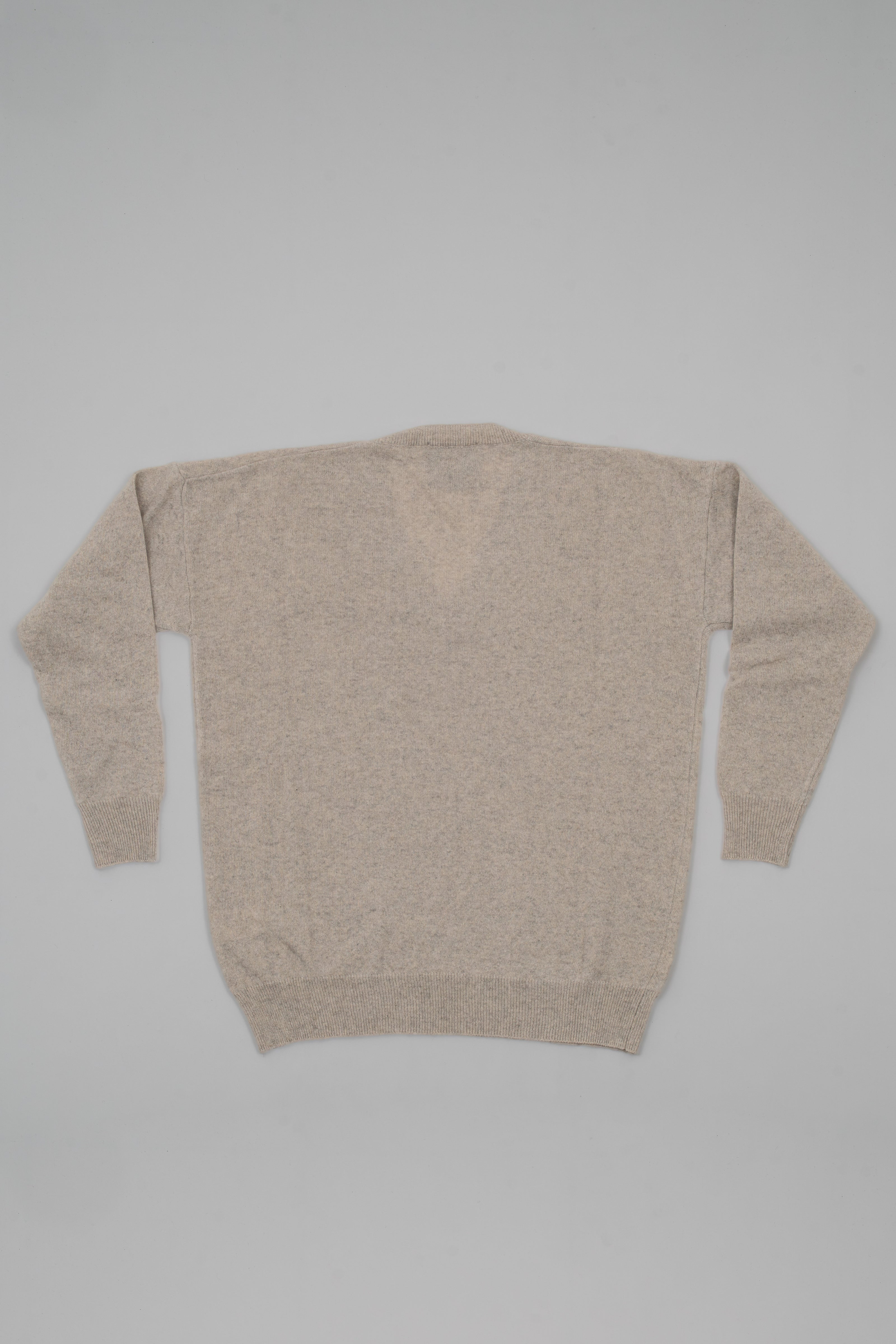 Oversized V-neck cashmere sweater