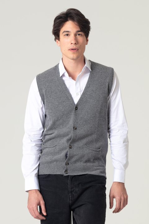 Gilet con tasche e bottoni