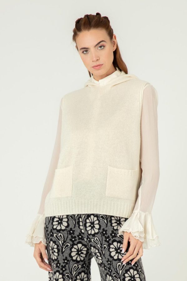 gilet in cashmere rigenerato con cappuccio e tasche bianco 1