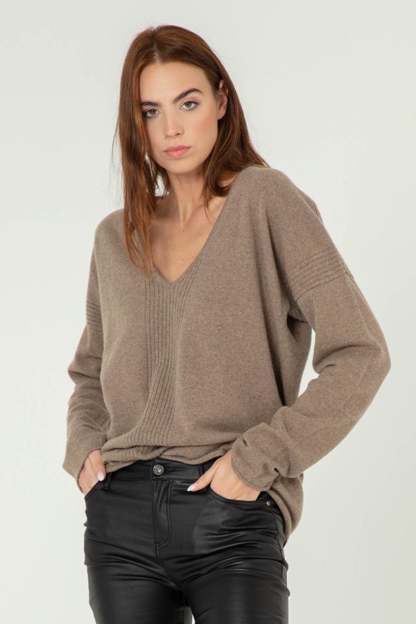 scollo a v con coste al centro in cashmere rigenerato corda 1