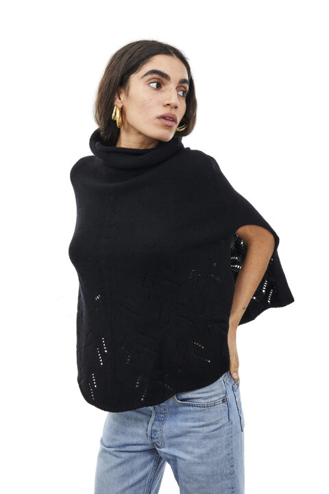 Poncho in Maglia con Dettagli